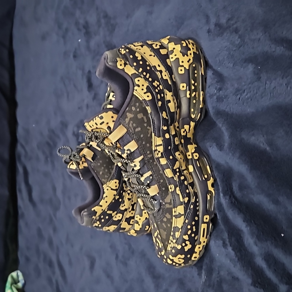 Sneakers - Picture 2 of 2